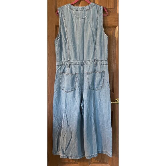 NWT Universal Thread Size 14 Sleeveless Cropped Light Wash Denim Jumpsuit - Picture 3 of 6